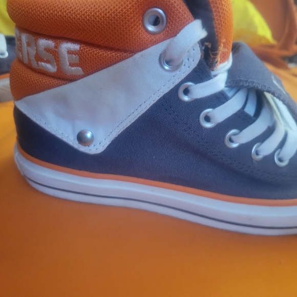 Converse - Picture 2 of 8